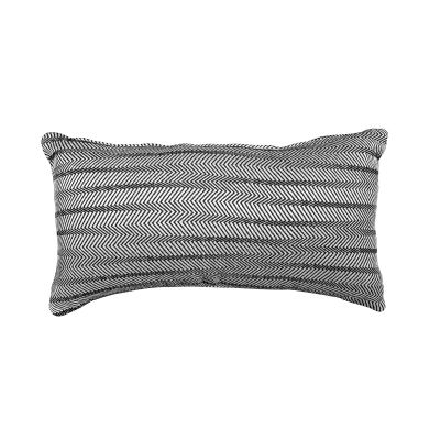 BREDA | Cojín con estampado en líneas zigzag negro y blanco (55 x 30 cm)
